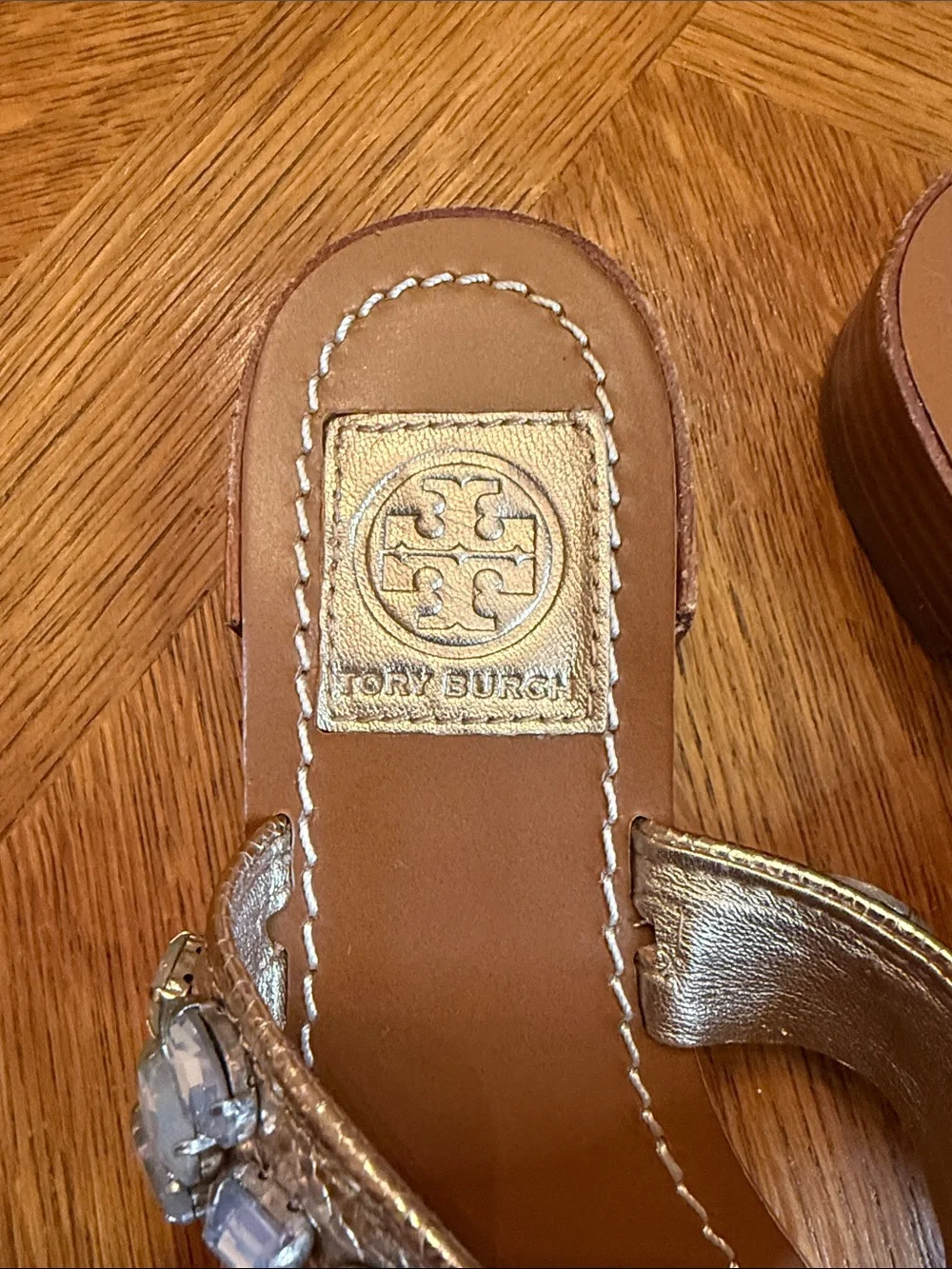 Tory Burch Metallic gold crinkled leather crystal thongs - Picture 2 of 7